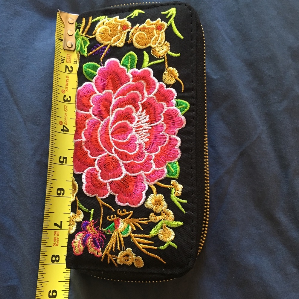 Embroidered wallet - Picture 4 of 5
